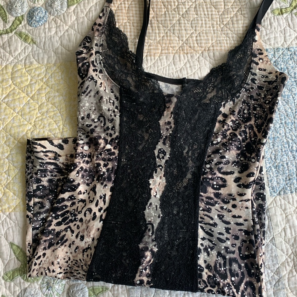 VS So Curvaceous Leopard Shaping Slip - Picture 8 of 8